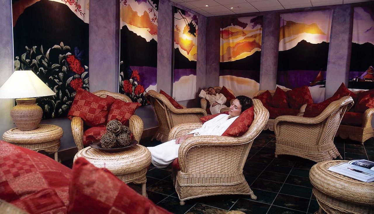 Old image of a relax area inside the Aqua Sana Forest Spa.