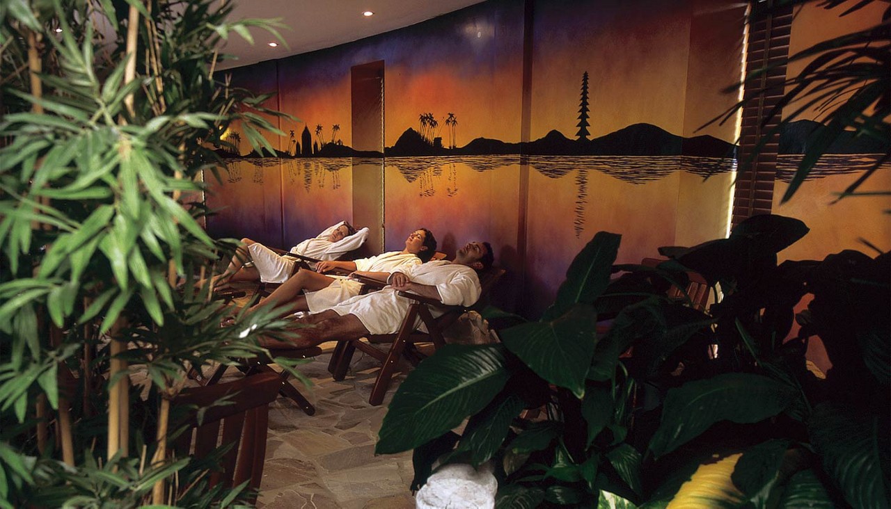 Old image of a relax area inside the Aqua Sana Forest Spa.