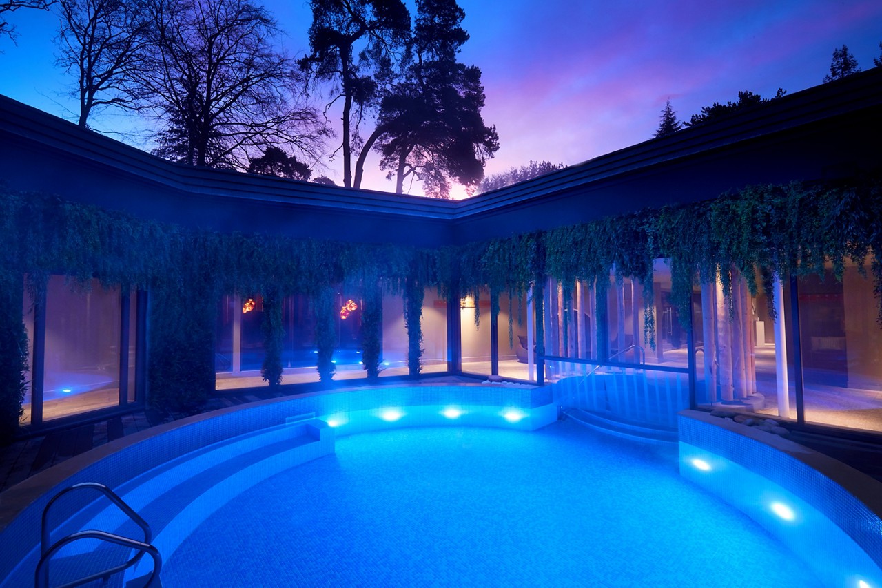 Circular Outdoor Pool surrounded by hanging plants.
