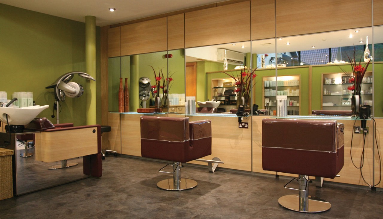 Old image of the Aqua Sana hair salon.