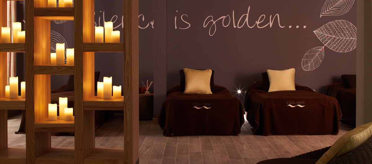 waterbeds with pillows and blankets