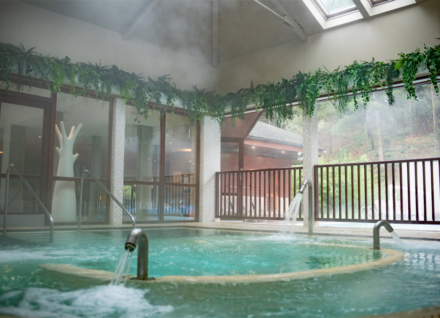 Bubbling pool with fountains of shooting water.