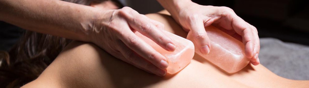 massage using salt stones